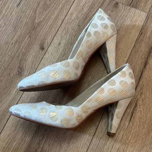 Seychelles Cream Gold Polka Dot Pumps - Picture 2 of 6